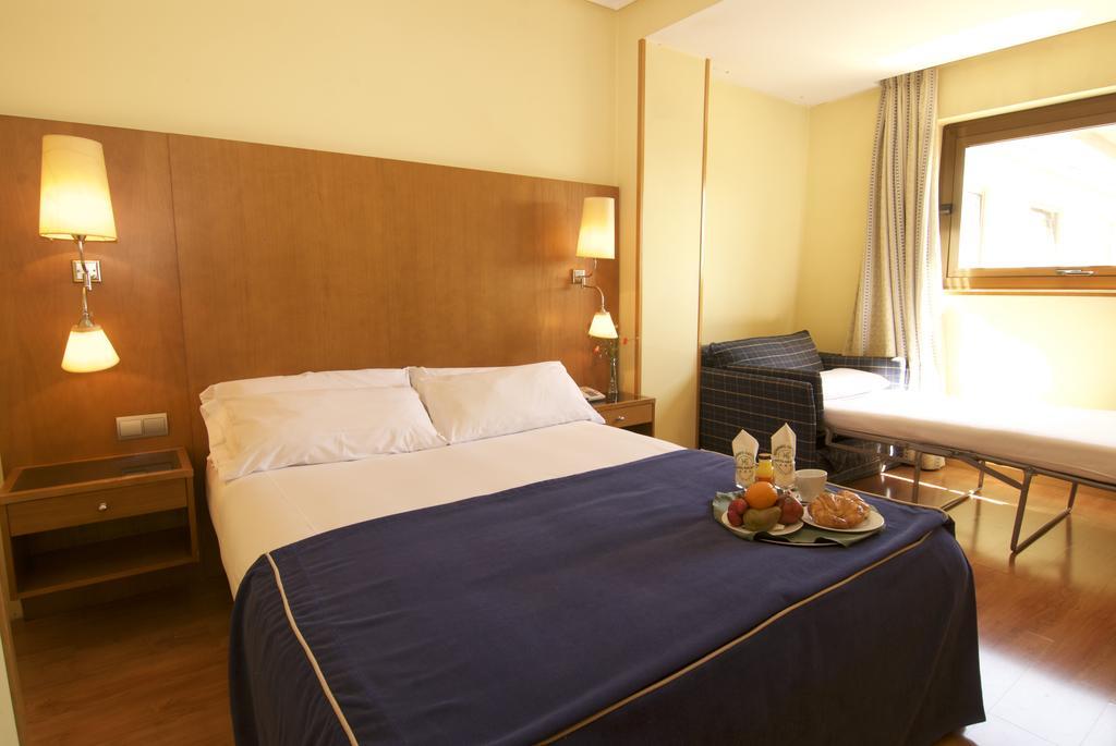 Hotel Galaico Collado Villalba Exterior photo