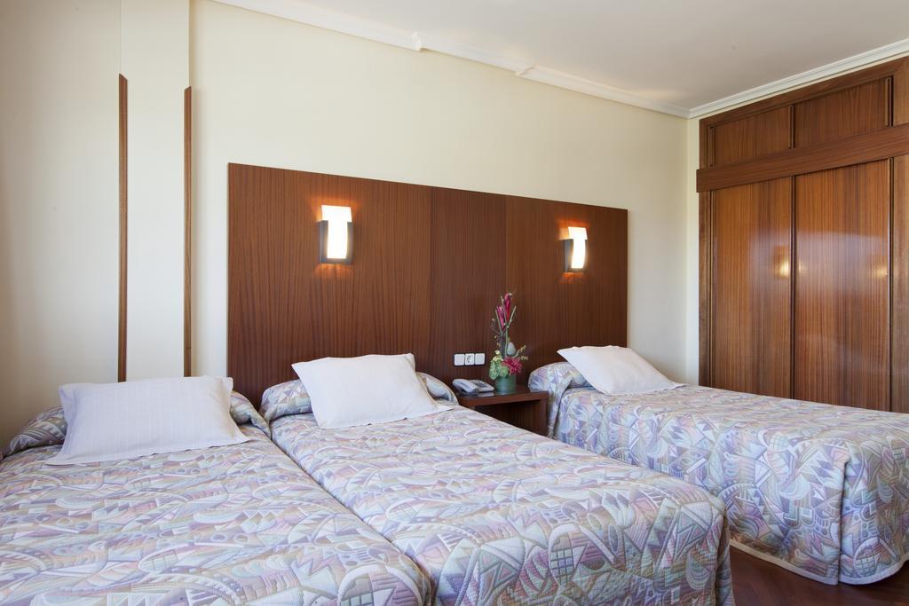 Hotel Galaico Collado Villalba Exterior photo