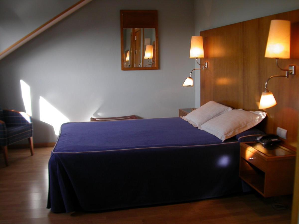 Hotel Galaico Collado Villalba Room photo